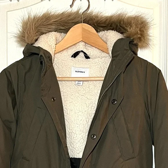 Old Navy Sherpa-Lined Faux Fur Jacket, Size (6-7) Winter Wear, Puffer, Outdoorsy - Picture 2 of 6
